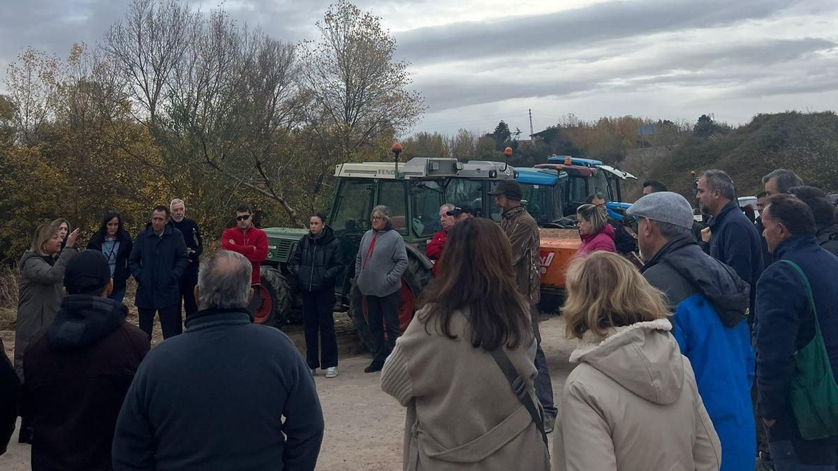Los viticultores de Briñas piden paso: "Con la renovación del puente nos obligan a salir a la carretera con los tractores"