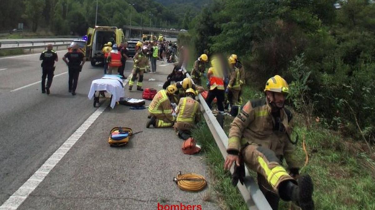 V Santa Susanni se je prevrnil avtobus, več poškodovanih