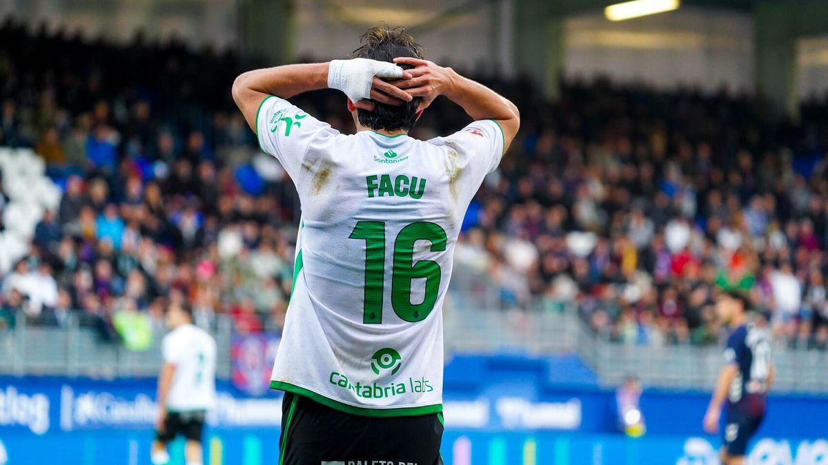 Facu, central del Racing en Ipurúa.