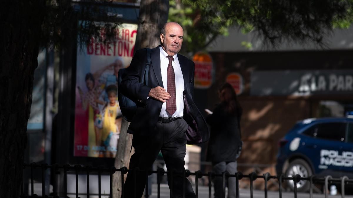 Gaspar Zarrías a su llegada para declarar como testigo en el caso Leire en Plaza de Castilla