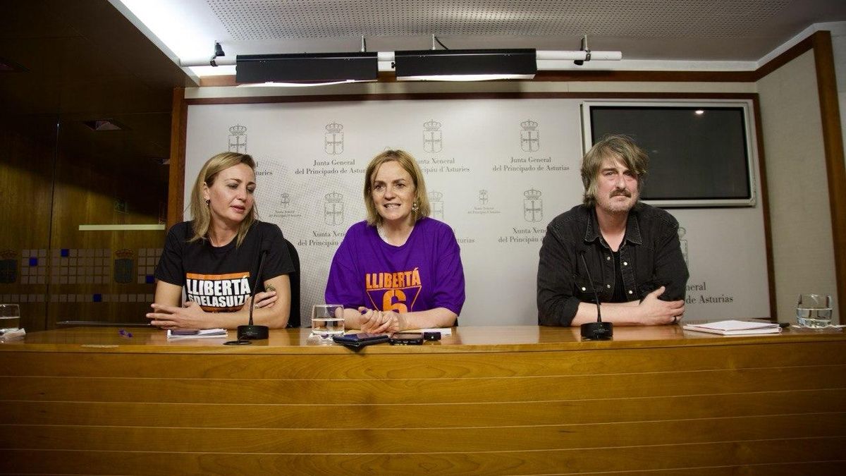 De izquierda a derecha, Delia Campomanes, Covadonga Tomé y Xabel Vegas, este viernes, en la Junta General del Principado.  