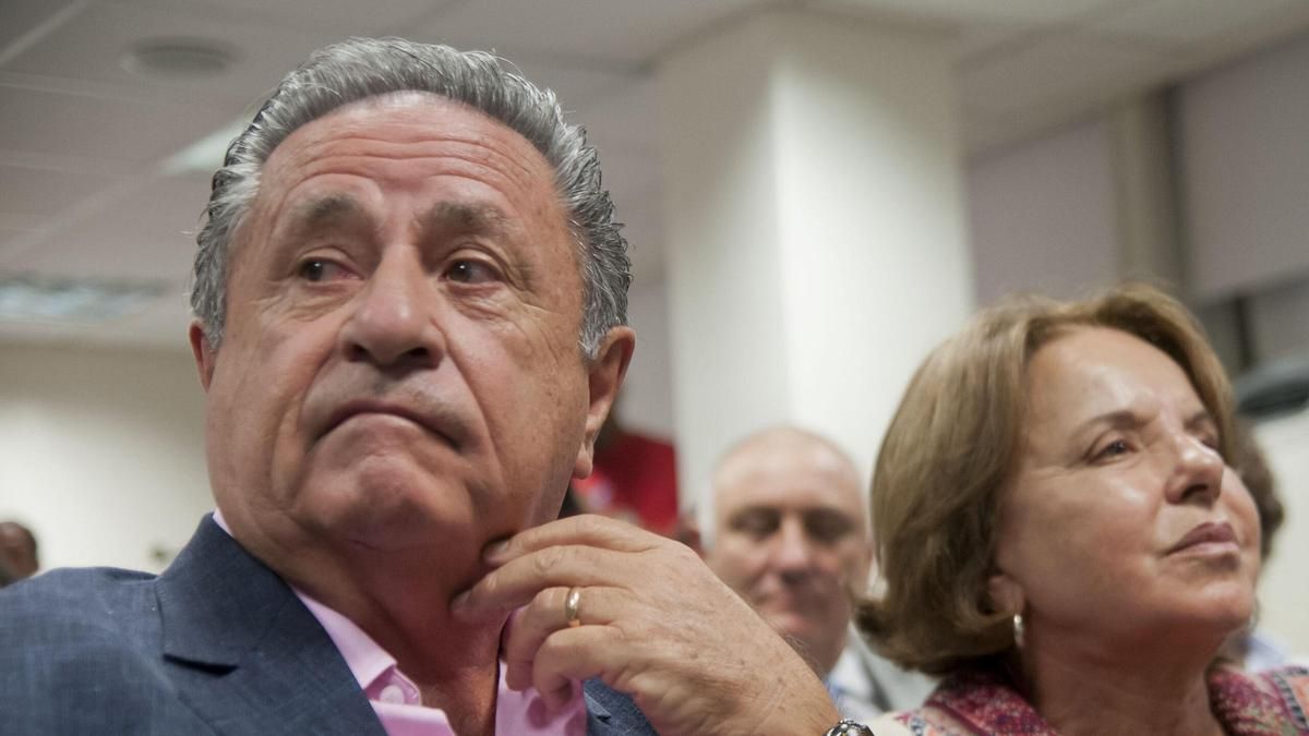 Piden la indagatoria del matrimonio Duhalde, Verbitsky y otras 30 personas por el “vacunatorio VIP”