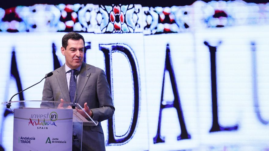 El presidente de la Junta de Andalucía, Juanma Moreno, estes lunes en Madrid en la jornada 'Andalucía, donde todo comienza', estrategia andaluza para la atracción de inversión extranjera con la marca 'Invest in Andalucía'.