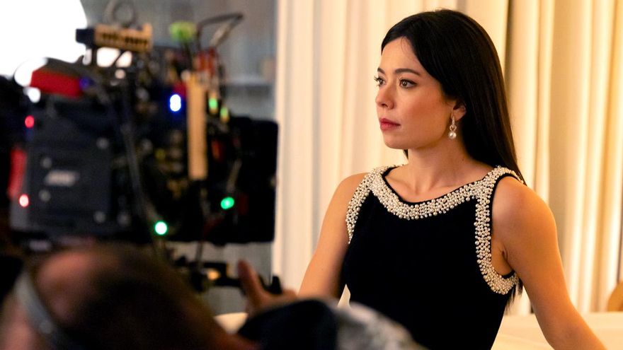 Prime Video lanza las primeras imágenes de la temporada 2 de 'Su Majestad' y completa el reparto con tres fichajes más