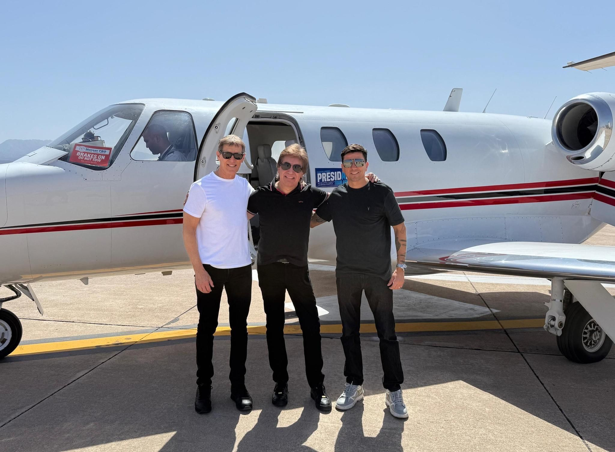 Dante Gebel, en el centro, junto a Daniel Darling (de blanco) y Juan Pablo Brey.