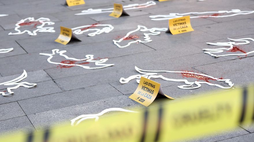 Varios carteles durante una protesta en defensa de los perros de caza, a 1 de septiembre de 2022.
