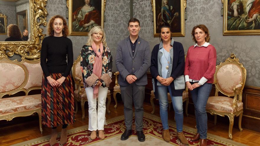 Patricia Ruiz de Irizar, María Caballero, Eduardo Santos, Olivia Elizari y Maite García.