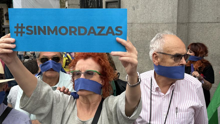 Podemos, Junts y BNG exigen prohibir las pelotas de goma en sus enmiendas a la ley mordaza