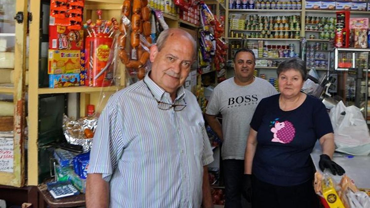 José Miguel Falcón Travieso y su esposa, Juana María Santana, en una imagen reciente en la tienda.