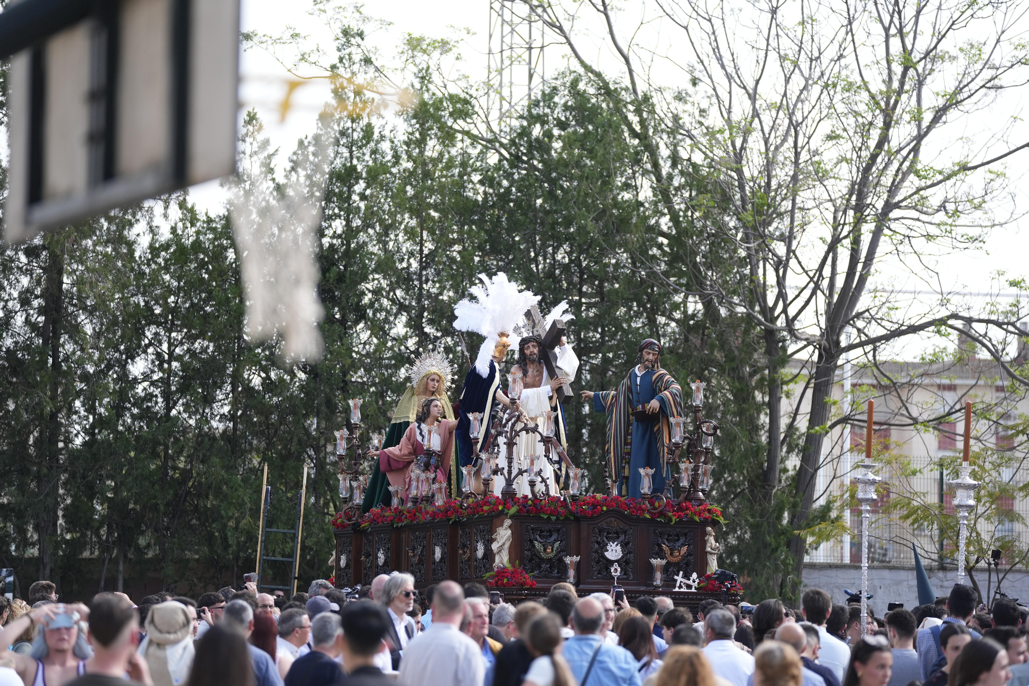 Día histórico en las Tres Mil Viviendas: primera salida procesional de la Hermandad de Bendición y Esperanza