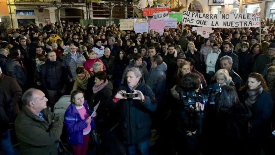 Ricardo Ordóñez / ICAL Concentración en apoyo de los tres exjugadores del ‘Caso Arandina’.