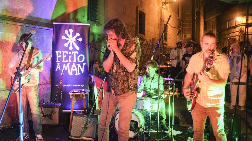 Compostela, la ciudad "viva" que respira música las tardes de agosto con el 'Feito a Man'