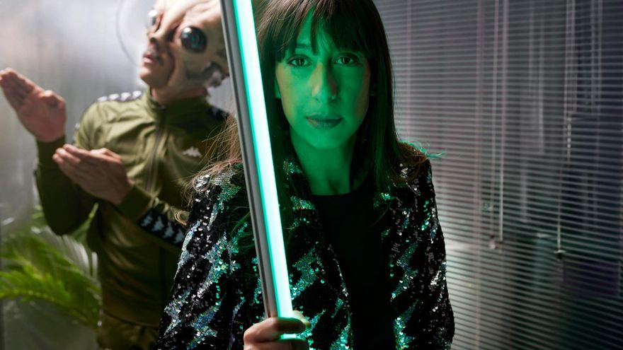 'Vendrán los alienígenas y tendrán tus ojos', obra que reivindica el amor libre y lo cursi