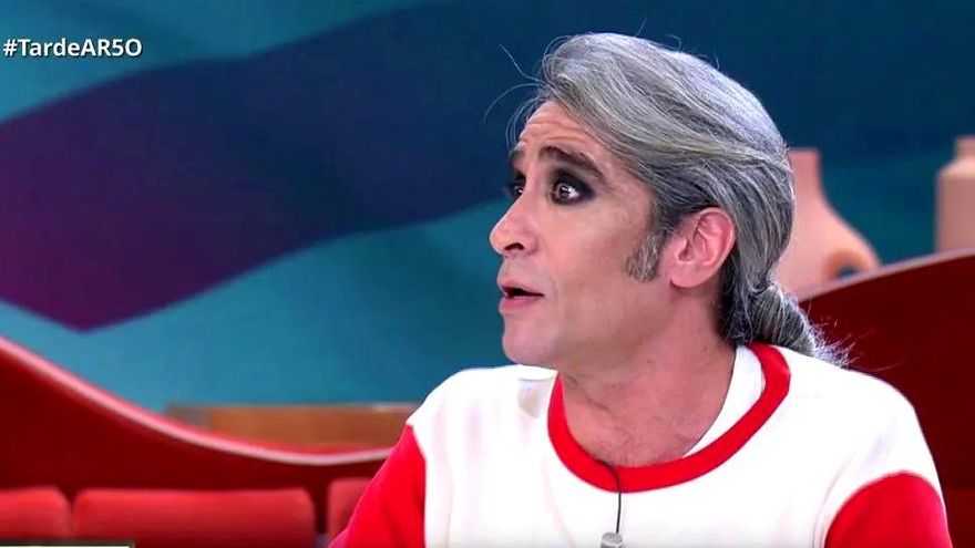 Mario Vaquerizo defiende la contaminación en 'TardeAR': "Para eso se inventó la revolución del vapor"