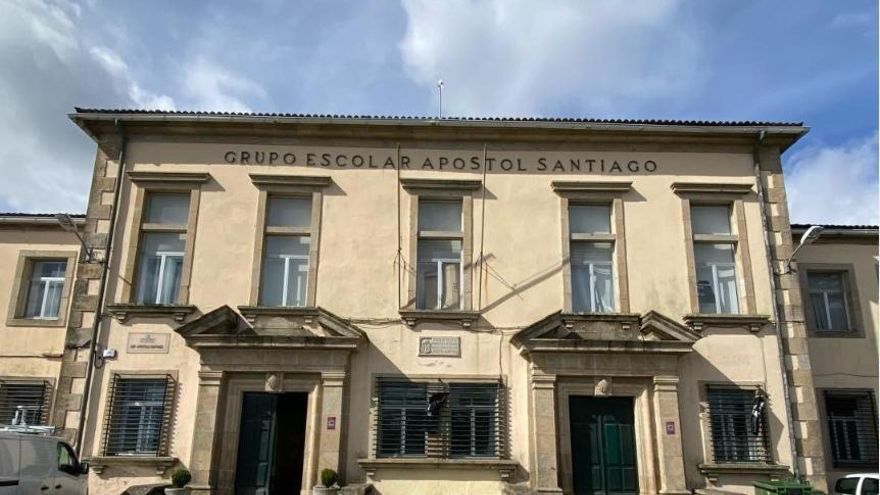 Batalla cultural en las aulas: la cruzada política que impidió rebautizar un cole que no se quiere llamar Apóstol Santiago