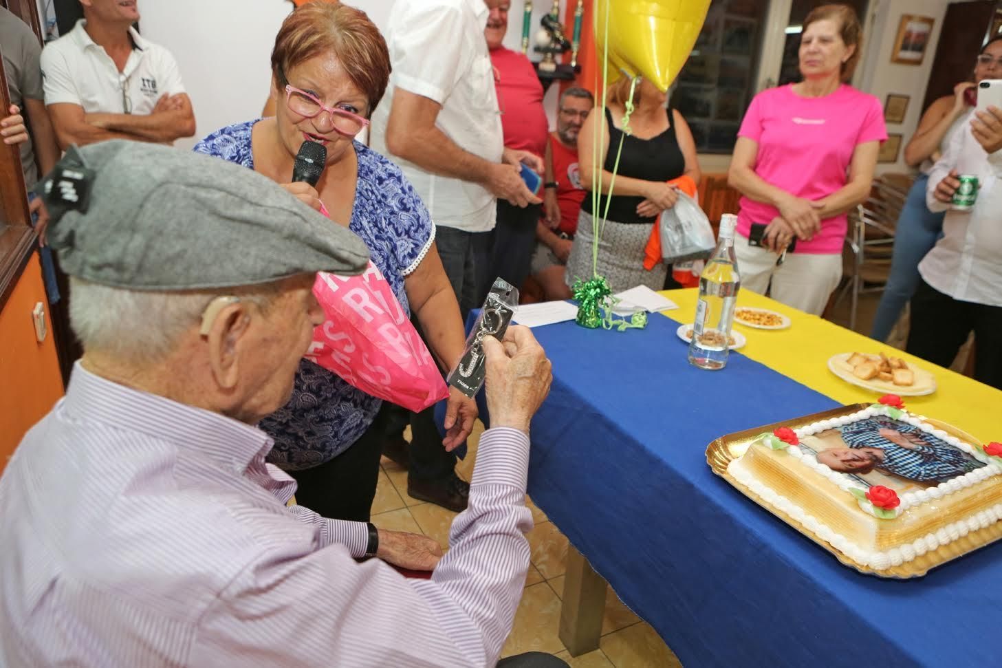 Juan Viera celebra su 100 cumpleaños. (ALEJANDRO RAMOS)