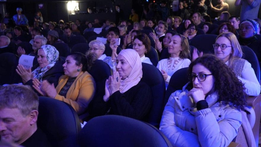 Asistentes al acto en Zarautz