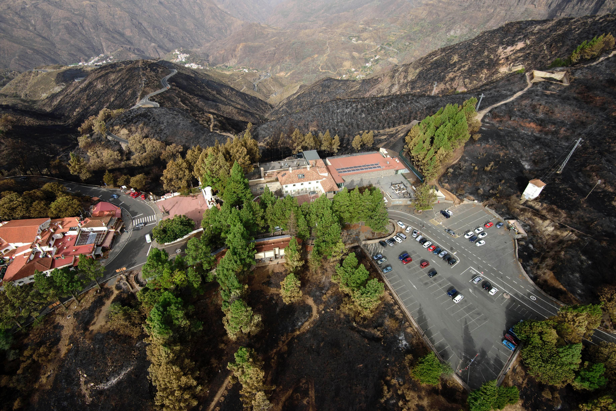 Vuelo de reconocimiento del GES sobre el terreno afectado por el incendio de Gran Canaria