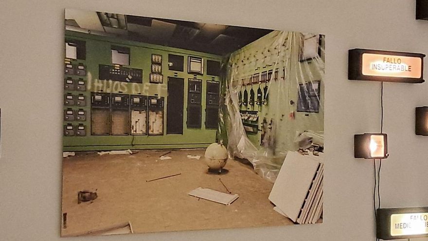 Fotografía realizada durante el desmantelamiento de la central nuclear de Lemoiz por Marisa González en la que se lee el mensaje "Hijos de p". Ha sido adquirida por el Ministerio de Industria