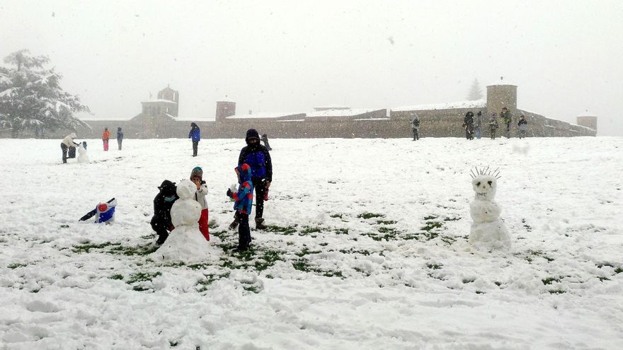 La nieve y el descenso de temperaturas dan la bienvenida al invierno este fin de semana