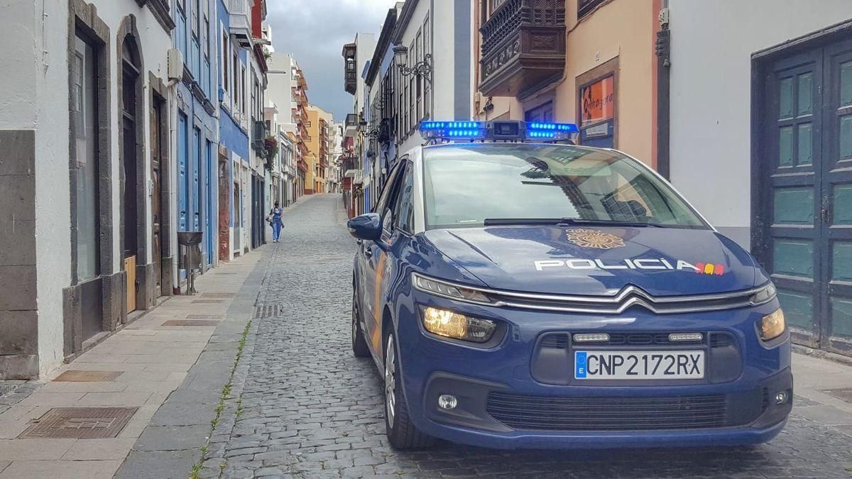 Imagen de archivo de un vehículo de la Policía Nacional en Santa Cruz de La Palma.