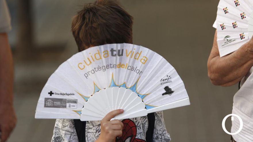 Padres de colegios sin climatizar en Córdoba sacan a sus hijos al mediodía para esquivar la ola de calor