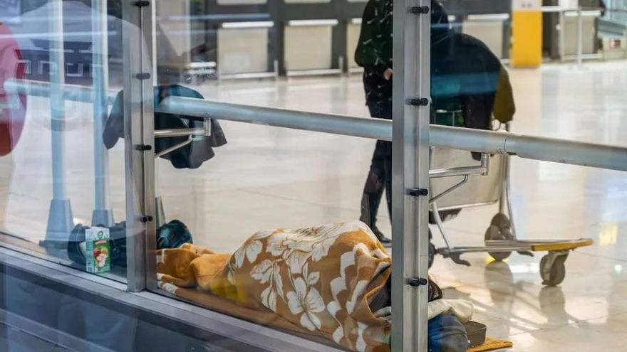 'Salva', el joven que pasó de dormir en Barajas a camarero de pisos en un hotel en Picos de Europa ahora es 'tik toker'