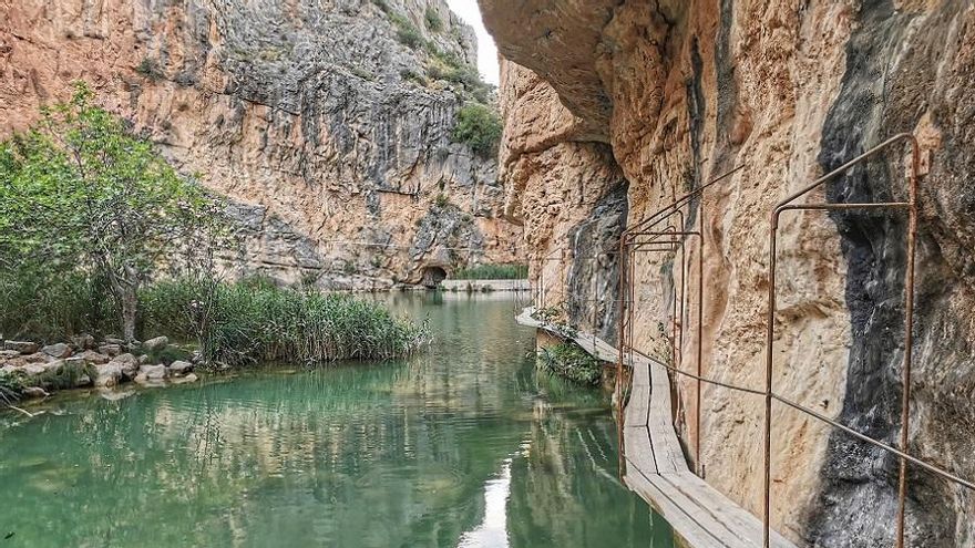El Charco Azul de Chulilla, entre cañones y pasarelas