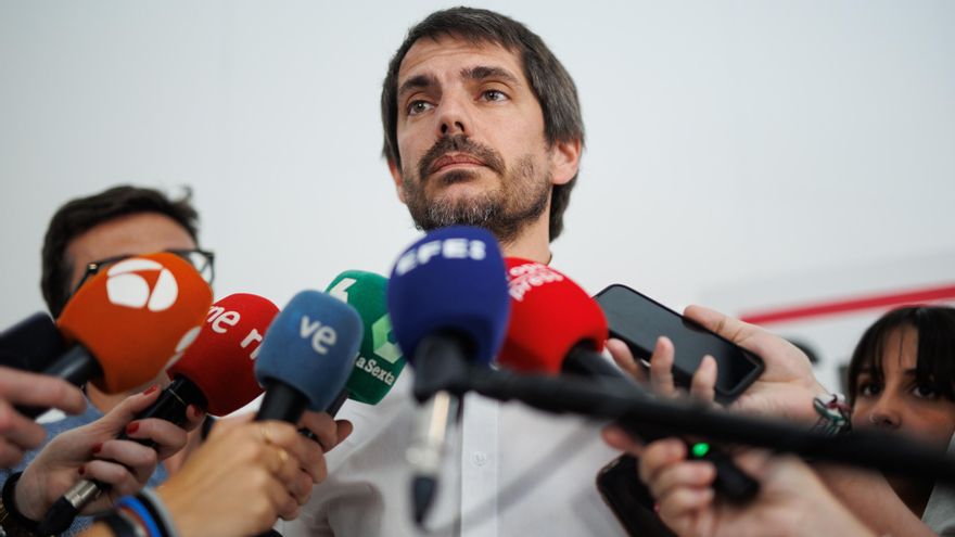El portavoz de Sumar, Ernest Urtasun, ofrece declaraciones a los medios, a 16 de junio de 2023, en Madrid (España).