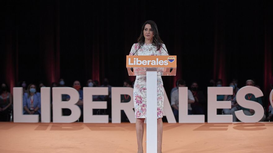 Arrimadas reivindica su subsistencia sin mencionar a Rivera en el cierre de la convención de Ciudadanos