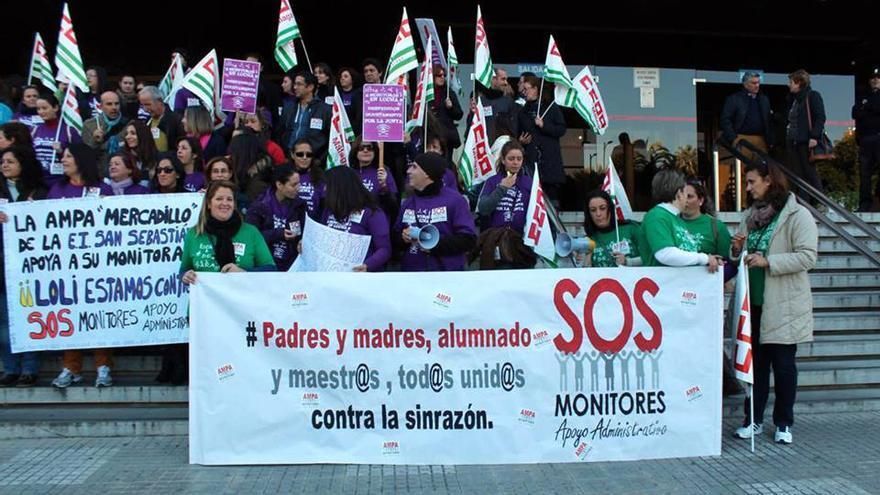 Monitores escolares de apoyo administrativo: una década de precariedad y conflicto laboral enquistado