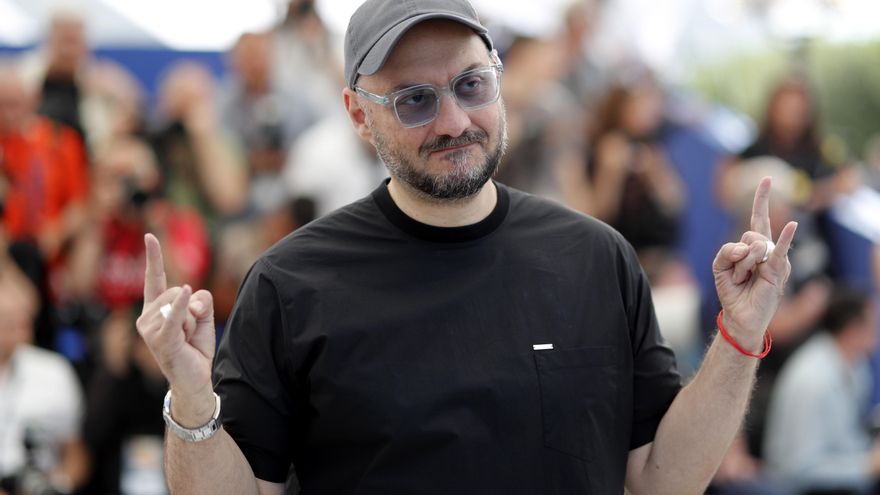 El único cineasta ruso en Cannes, opositor preso en libertad condicional, revisita a Chaikovski