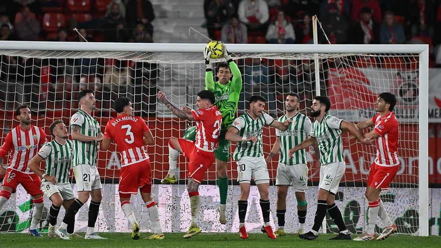 Los fantasmas defensivos vuelven a acechar al Córdoba CF
