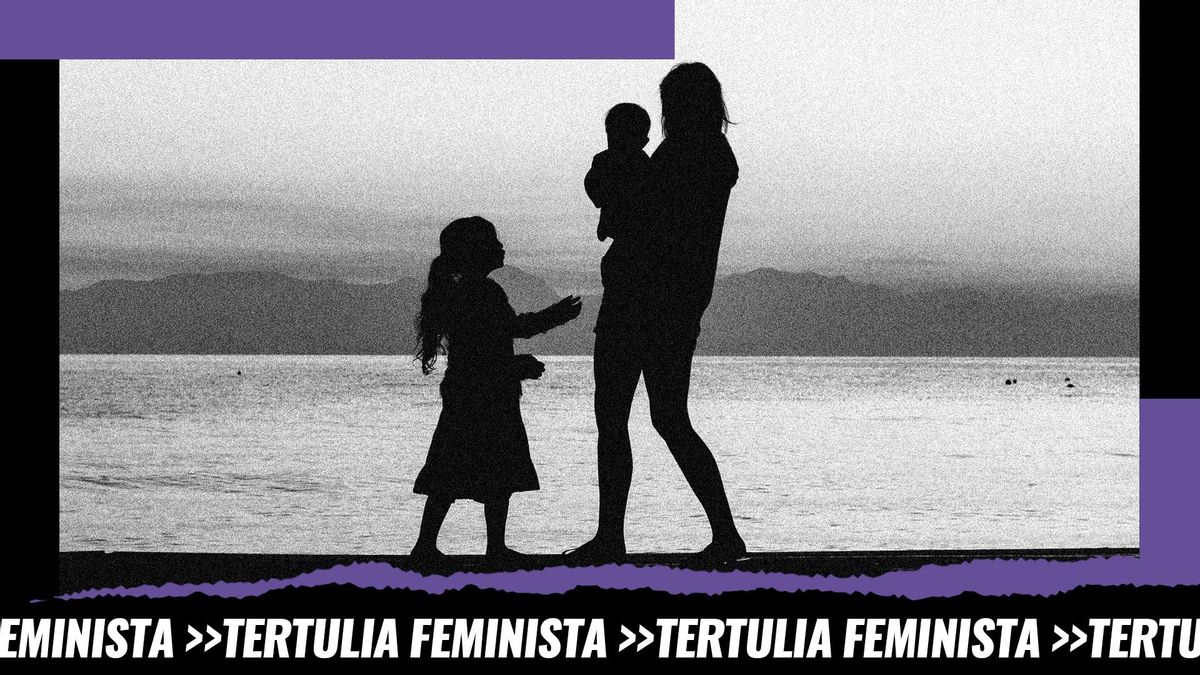 Fotografía de archivo de una madre con sus dos hijas