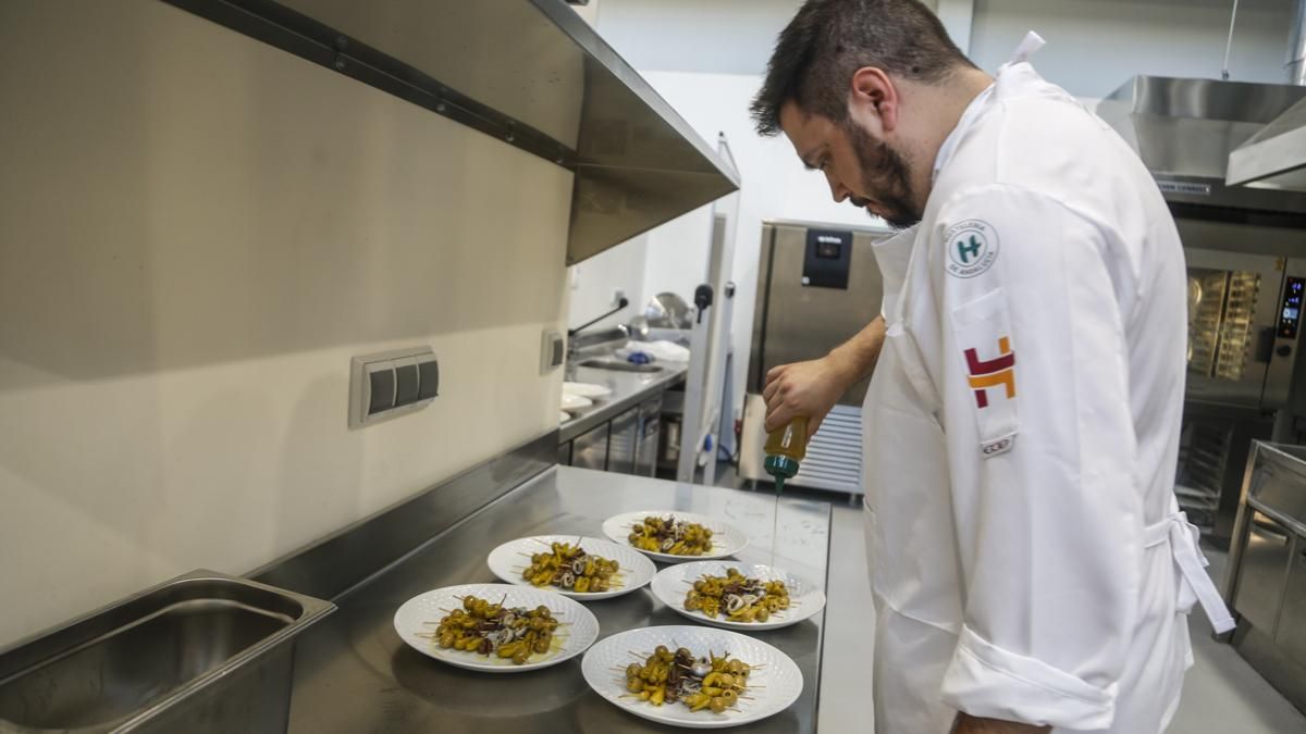 Firma del convenio de la Escuela Superior de Hostelería de España