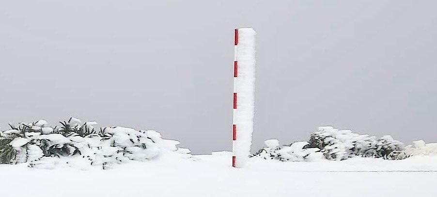 La nieve ha comenzado a congelarse en el entorno del Roque de Los Muchachos.