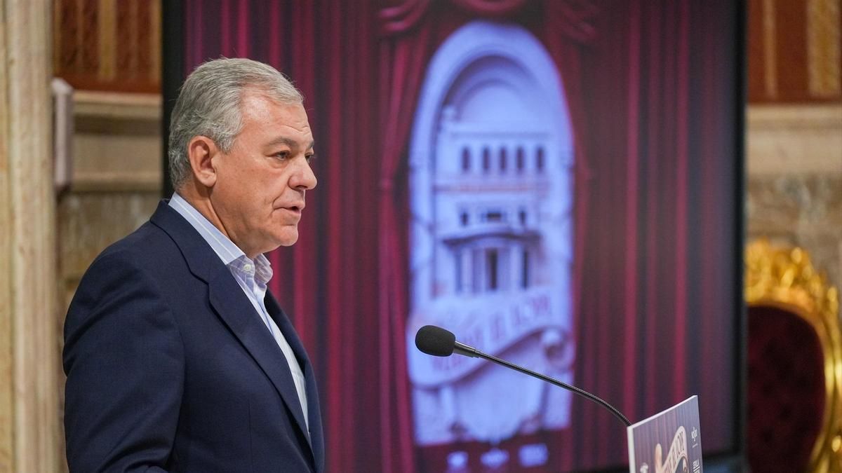 Sanz lleva la contraria a Juanma Moreno con la 'prioridad nacional' y continúa con el proyecto de la mezquita