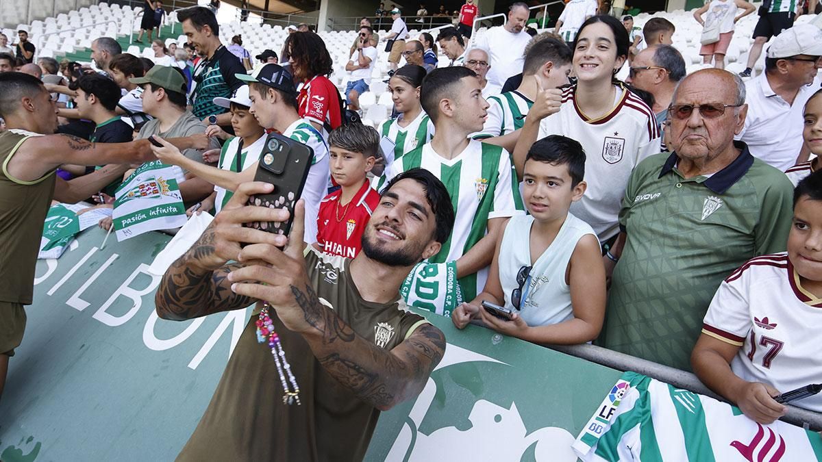 Entrenamiento del Córdoba a puerta abierta para la afición
