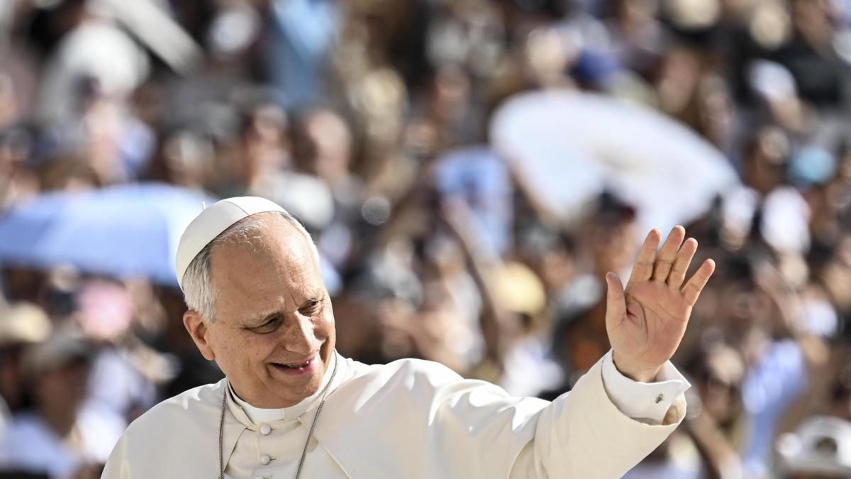 El Papa acaba con los recortes de Francisco y sube el sueldo a los cardenales y altos cargos de la Curia