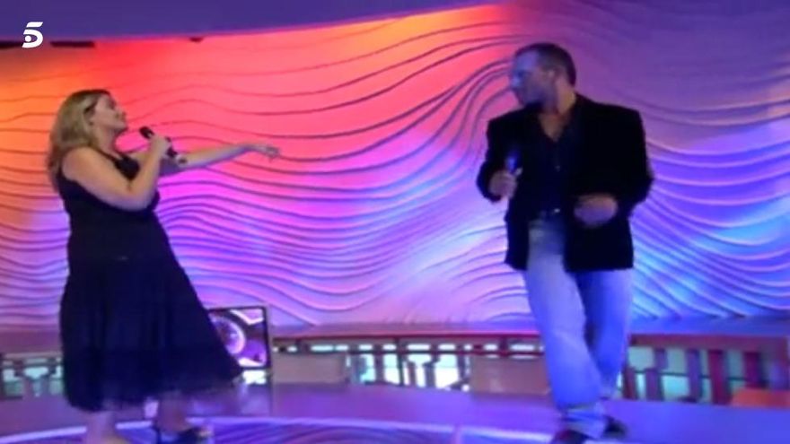 Carlota Corredera imitando a Shakira ante las cámaras