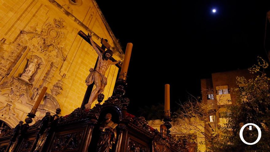 La Buena Muerte marca la madrugá del Viernes Santo
