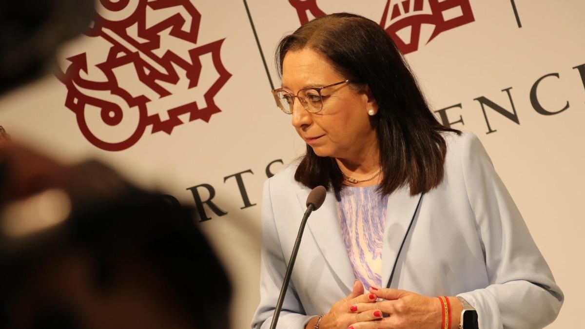 La presidenta de las Corts Valencianes, Llanos Massó, este lunes.