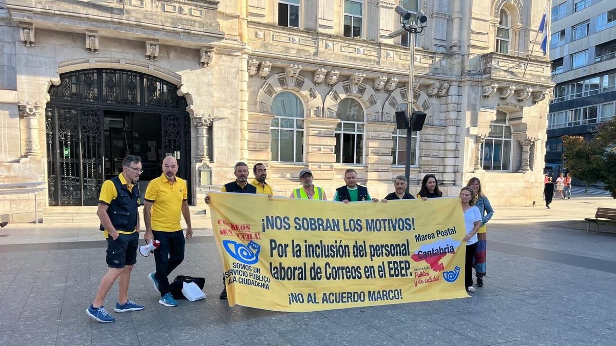 Convocada una huelga en Correos y una concentración en el Parlamento de Cantabria