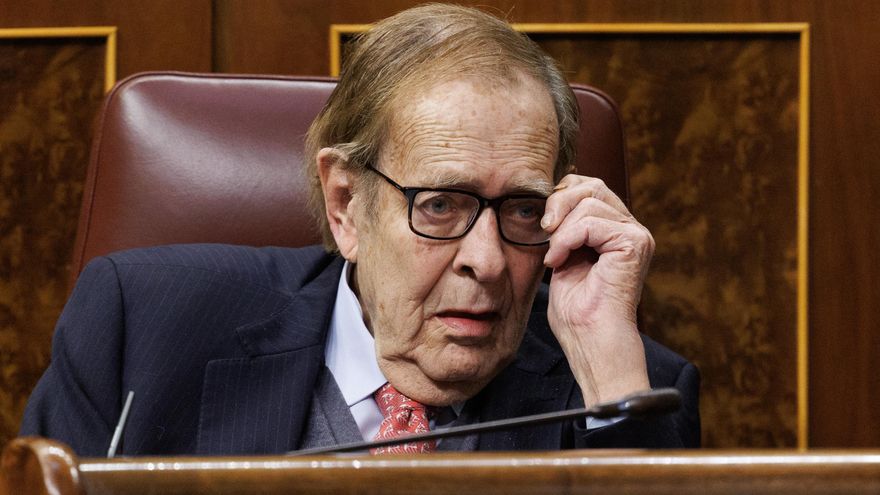 El candidato de la moción de censura, profesor y economista Ramón Tamames, durante un debate de la moción de censura, en el Congreso de los Diputados.