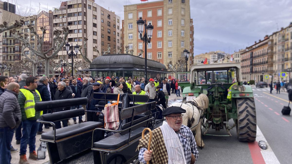 La tractorada de Logroño denuncia la pérdida de rentabilidad, Mercosur y la nueva PAC: "El campo ya no puede más"
