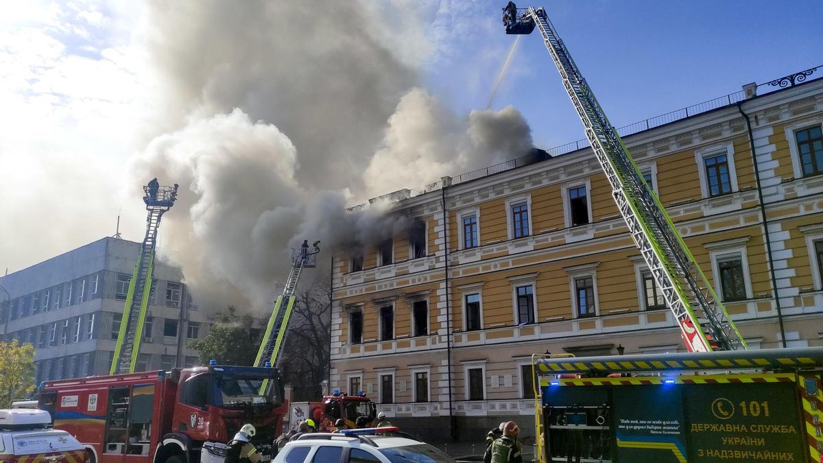 Estado en el que se encuentra la sede de la Academia de las Ciencias de Ucrania, en el centro de Kiev, tras el impacto de un dron ruso.