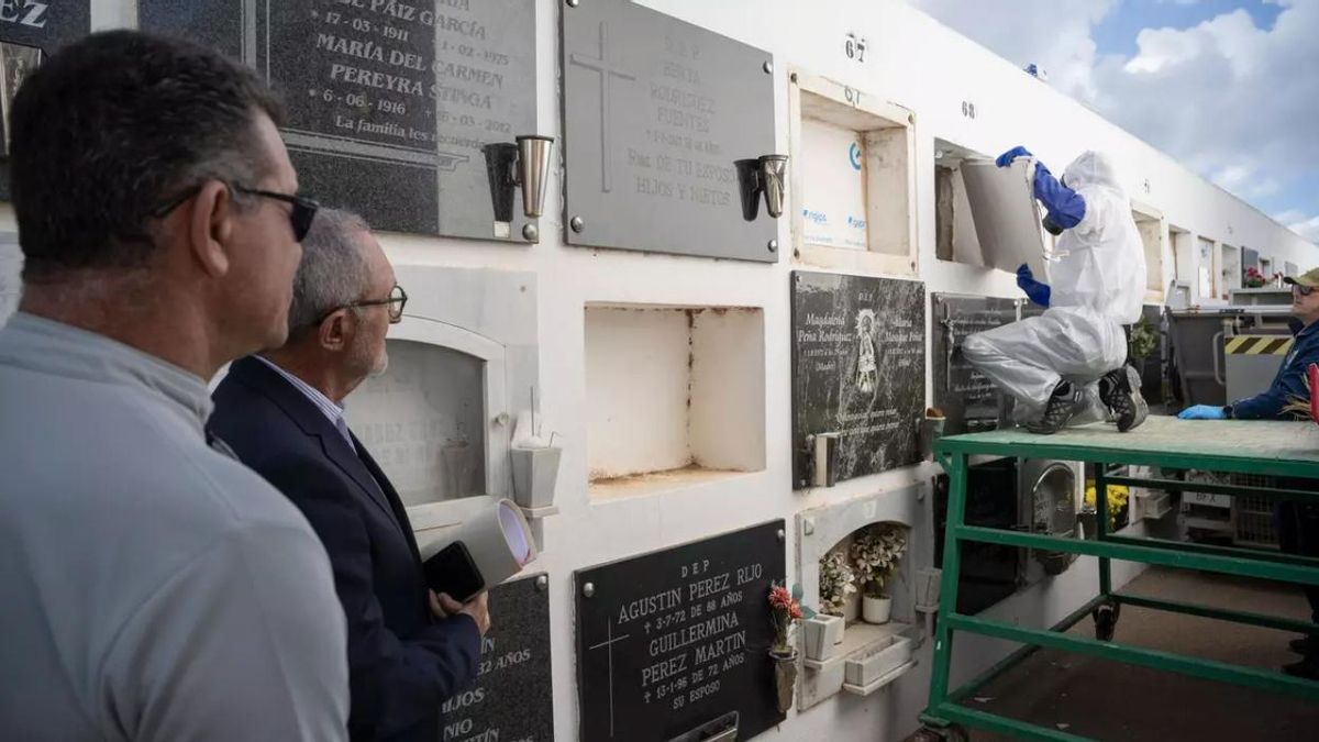 La exhumación de los nichos 70, 72, 73, 75 y 76 del camposanto canario llegó tras años de silencio y obstáculos