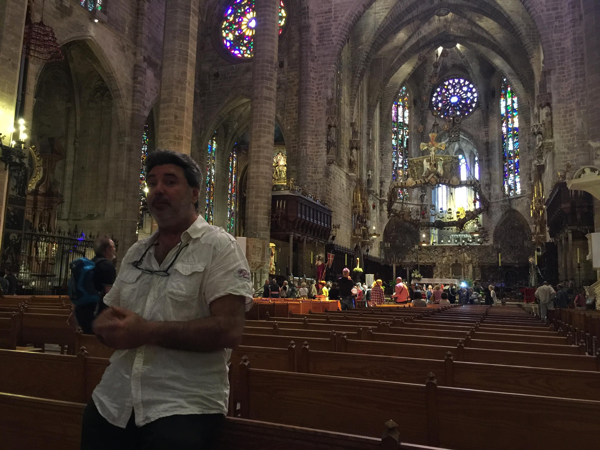 El guía Tomeu Mengual explica la evolución de la "Catedral de La Luz".