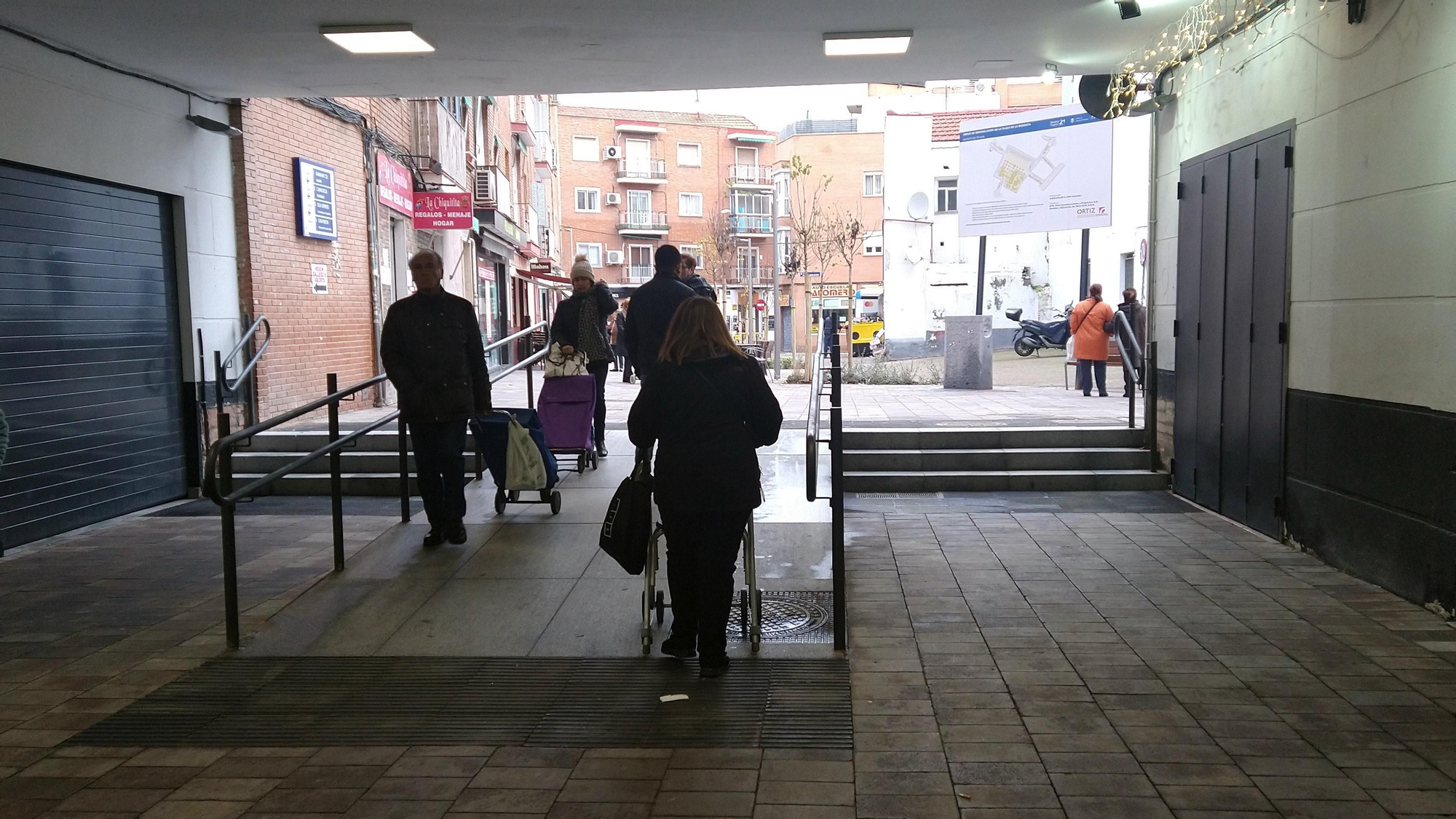 Vista de la plaza de la Remonta reformada