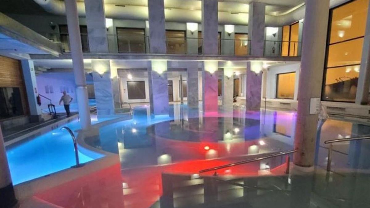 Instalaciones del balneario municipal de Santa María del Páramo.